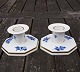 Blå Blomst 
kantet Royal 
Copenhagen 
porcelæn 
spisestel. 
Kongelig 
porcelæn.
Par lysestager 
nr. ...