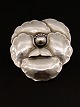 Georg Jensen 
sterling sølv 
blomster broche 
116  3,9 x 4,1 
cm. emne nr. 
600003