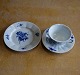 Blå Blomst Kantet porcelæn, sæt kaffekopper nr. 8608 + kagetallerkener nr. 8553. TILBUD på flere.