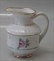 Bing & Grøndahl 
Roselil 189 
Flødekande 10,5 
cm 2,25 dl 
(303) Hvidt 
kantet porcelæn 
med bred ...