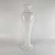 Høj slank vase 
i hvidt 
opalglas
Formgiver Anne 
Grete 
Halling-Koch 
1997
Producent ...