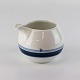 Kande til fløde 
i porcelæn fra 
stellet 
Korinth. Nr. 
303
Formgiver 
Martin Hunt
Producent Bing 
...