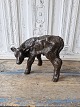 Just Andersen 
figur i 
diskometal - 
kalv 
No. 2405
Højde 19 cm. 
Længde 22 cm.