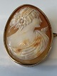 Came broche14 
Karat guld
Stemplet: Vg. 
14K
Bredde  3,5 
cm.
Længde 4,0 cm.
Flot og ...
