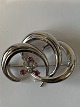 14 Karat 
Hvidguld, 
broche med 
brillianter og 
rubiner
Stemplet: BL 
585
Længde 4,5 ...