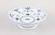 Royal 
Copenhagen 
Musselmalet 
Helblonde, lav 
opsats.
Modelnummer: 
1/1023.
Datering: ...