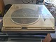 Pladespiller 
fra Marantz 
model TT 221. 
Nok mest til 
reservedele 
eller 
restaurering. 
Motoren ...