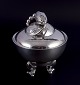 Georg Jensen 
Magnolia 
sukkerskål i 
hammerslået 
sterlingsølv.