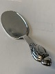 Evald Nielsen 
Nr. 6  830 Sølv 
Serveringsspade
Dansk Sølv 
bestik
Måler 16,7 cm
Flot og ...