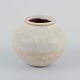 Nils Thorsson 
for Royal 
Copenhagen.
Unika 
miniature vase 
af stentøj.
Glasur i 
sandnuancer. 
...