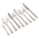 Georg Jensen 
Dobbeltriflet 
sølvbestik til 
12 personer 
bestående af:
12 
Middagsknive
12 ...