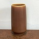 Palshus vase af 
stentøj med 
brun 
harrepelsglasur.
 
Formgivet af 
Per Linnemann 
Schmidt. ...