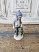 Royal 
Copenhagen Års 
julefigur 2002 
Dreng med 
juletræ 
No. 032, 1. 
sortering
Højde 13 cm.
