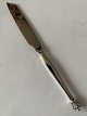 Dansk Krone DGS 
Sterling Sølv 
Brødkniv / 
Citruskniv 
Længde  22,5 
cm
Pakket og 
poleret 
Pæn ...
