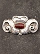 Art Nouveau 
broche 830 sølv 
med rav 6,3 x 
3,6 cm. emne 
nr. 612766