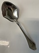 Bernsdorf Sølv 
Serveringsske
Længde 24,6 
cm.
Flot og 
Velholdt Stand.
Poleret og 
pakket i pose