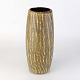 Cylinderformet 
vase i stentøj 
med glasur i 
hvide og gylden 
brune nuancer. 
Nr. 6
Formgiver ...