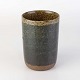 Cylinderformet 
vase i glaseret 
stentøj. Nr. 9
Producent 
Palshus
Signeret under 
...