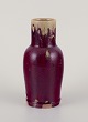 Svensk 
keramiker.
Unika vase af 
keramik.
Flydeglasur i 
violette toner.
Blank ...