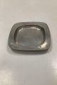 Just Andersen 
Firkantet flad 
Skål af Tin, 
No. 2571
Brugt, men fin 
stand
Måler 16 x 16 
cm / ...