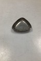 Just Andersen 
lille Trekantet 
skål af Tin, 
No. 2643
Brugt, men fin 
stand
Måler 6,5 cm / 
2,56 ...