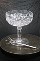Gammel 
champagnepisker 
i sølv , 
stemplet 925. 
Kan hænges i 
kæde og skubbes 
ud til et lille 
...