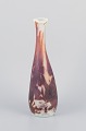 Cenedese, 
Murano, stor 
unika 
kunstglasvase.
Høj og 
smalhalset. 
Glas i brune 
toner på 
mælkehvid ...