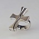 Ring i sterling 
sølv med navnet 
Split Cross med 
motiv af et 
kors delt i to 
dele. Model ...