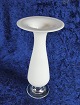 Balustra 
Holmegård 
lysestage eller 
vase i 
mælkehvidt glas 
og i rigtig 
flot stand. 
Glaskunst fra 
...