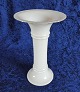 Holmegård 
lysestage eller 
vase i 
mælkehvidt glas 
og i rigtig 
flot stand. 
Glaskunst fra 
...