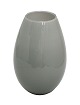 Holmegaard, 
Cocoon vase i 
grå udvendig og 
lysere 
indvendig. 
Designet af 
Peter Svarrer i 
2005. ...