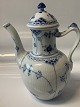 Royal 
Copenhagen 
Halvblonde 
Kaffekande.
Produceret år 
1947.
Dekorationsnummer 
1/519.
2. ...