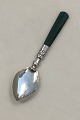 Engelsk J.H.W. 
Sterling sølv 
Sukkerske med 
håndtag af grøn 
agat
Måler 12,4 cm 
/ 4.88 inch