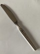 Middagskniv med 
skær Ballerina 
Sølvplet 
Produceret af 
O.V. Mogensen
Længde. 22,3 
cm 
Pæn og ...