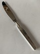 Frokostkniv med 
skær Ballerina 
Sølvplet 
Produceret af 
O.V. Mogensen
Længde. 19,4 
cm 
Pæn og ...