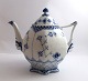 Royal 
Copenhagen. 
Musselmalet, 
Helblonde. 
Tekande. Model 
143. Højde 20 
cm. 100 cl. (1 
sortering).