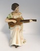 Bing & Gröndahl. Porzellanfigur. Frau mit Gitarre. Modell 1684. Höhe 25 cm. (2 
Wahl).