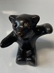 Brown bear sitting on the butt L. Hjort.
Bornholm pottery.
