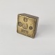 Vægtlod i 
bronze med 
Gøteborgs 
bymærke
Stemplet 1825 
1/4 P
Højde 1,7 cm
Bredde 3 ...