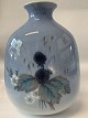 Lyngby vase med 
blomstermotiv
Dekorationsnummer 
150-225
Højde 18,5 cm
2. ...