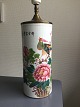 Antik Hatstand 
lampe.
Kina 19 årh.
Polykromt 
dekoreret med 
fugl, blomster 
og skrifts 
tegn.  ...