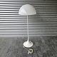 Panthella 
standerlampe 
med lysdæmper i 
hvidlakeret 
metal og hvid 
plastskærm
Design Verner 
...