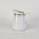 Flødekande i 
hvidt porcelæn 
med dekoration 
i guld fra 
stellet Trend 
1220
Producent: ...
