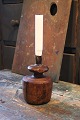 Antik svensk 
lysestage fra 
1800 tallet i 
træ
med lysholder 
i smedejern og 
en fin patina.
H: ...