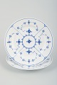 Royal 
Copenhagen 
Musselmalet 
Riflet. 
To små 
frokosttallerkner.

Modelnummer 
1/179. 
Datering: ...