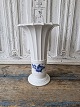 Royal 
Copenhagen 
Hetsch vase 
dekoreret med 
Blå Blomst 
No. 10/8569, 
3. sortering
Højde 28,5 cm.