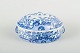 Kinesisk terrin 
med låg, blå og 
hvid porcelæn.
Oval terrin 
dekoreret i 
underglasur blå 
med ...