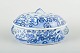 Kinesisk terrin 
med låg, blå og 
hvid porcelæn.
Oval terrin 
dekoreret i 
underglasur blå 
med ...