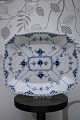 Royal 
Copenhagen , 
Musselmalet 
Helblonde 
brødbakke.
H: 4cm. 
26x22cm. 
Dekorationsnummer: 
402. ...