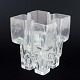 Helena Tynell 
for Riihimäen 
Lasi, Finland.
Vase i klart 
presset glas, 
model 
"Paalutalo", 
med ...